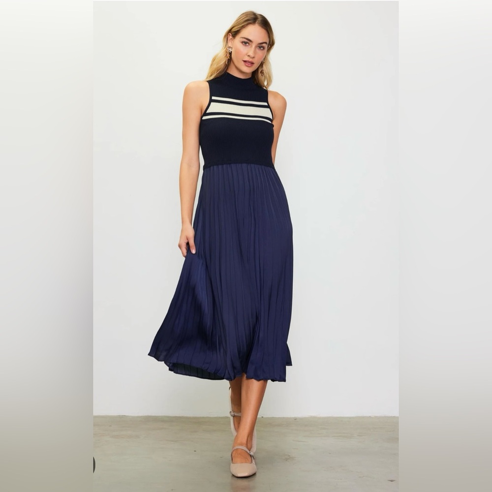 NWT Skies are Blue Navy and cream Pleated Dress. Sz S Knit top, pleated skirt.